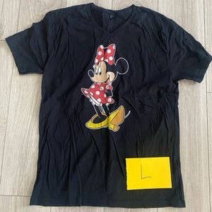 Minnie Mouse v-neck t-shirt size large